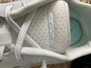 Zapatillas Skechers Mujer Blancas y Plateadas