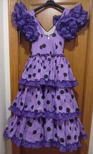 Traje de flamenca morado lunares negros