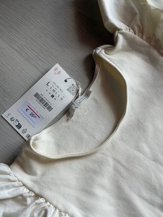 Vestido Zara blanco con volantes