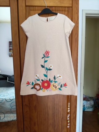 Vestido Zara bege flores T.6