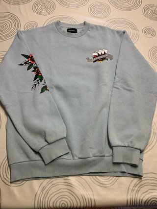 Sudadera Bershka azul con estampado