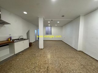 Local comercial en alquiler en Centro en Chiva