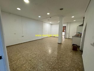 Local comercial en alquiler en Centro en Chiva