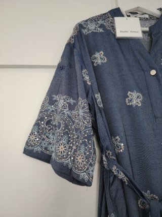 Vestido vaquero Studio Amour bordado SIN ESTRENAR
