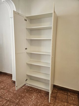 Armario blanco de madera