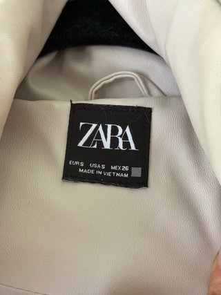 Chaqueta Zara polipiel beige