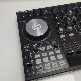 Controlador DJ Traktor S4 MK2