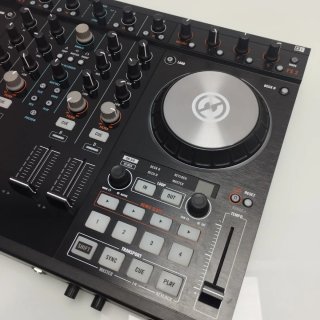 Controlador DJ Traktor S4 MK2