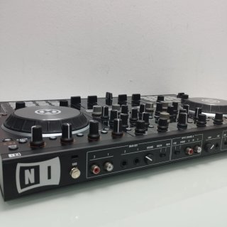 Controlador DJ Traktor S4 MK2