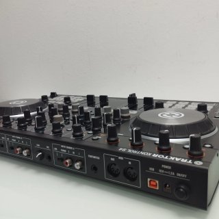 Controlador DJ Traktor S4 MK2