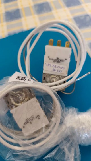 2 Termostatos Frigorífico Liebherr uno nuevo,