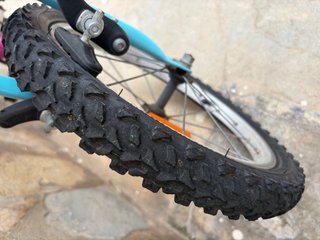 Bicicleta infantil Btwin con ruedines R16