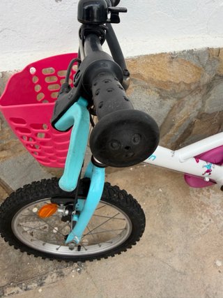 Bicicleta infantil Btwin con ruedines R16