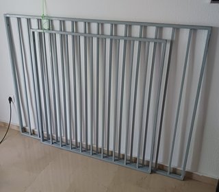 2 Rejas de Acero pintado en gris.