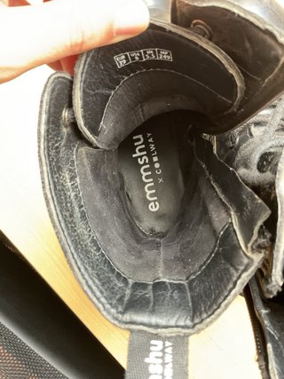 Botas negras con cordones