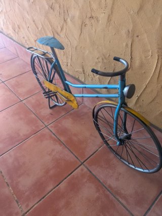 Bicicleta Decorativa Azul y Amarilla