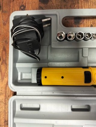 Destornillador eléctrico Einhell con accesorios