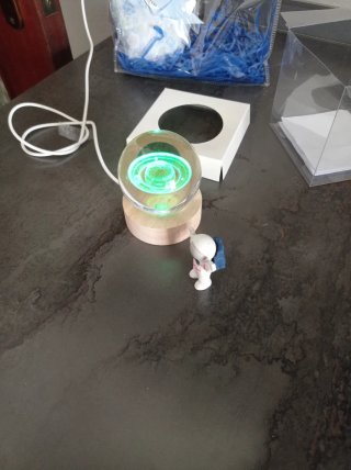 Lampada sfera Saturno con base legno piccola