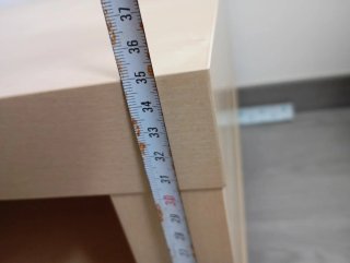 Mesa de televisión de madera clara