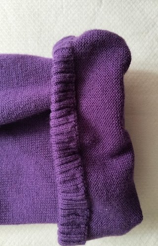 Chaqueta morada cuello pico
