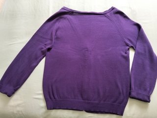 Chaqueta morada cuello pico