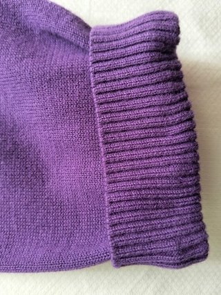 Chaqueta morada cuello pico