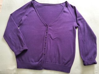 Chaqueta morada cuello pico