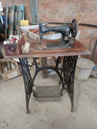 Máquina de coser Singer antigua