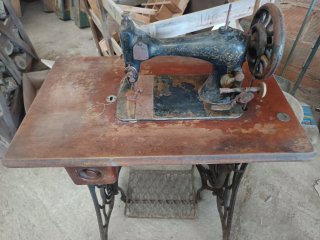 Máquina de coser Singer antigua