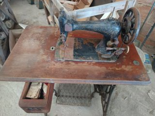 Máquina de coser Singer antigua