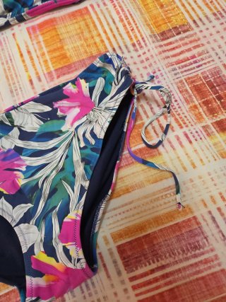 Bikini flores Talla 40.
