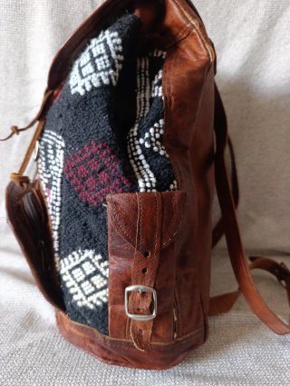 Mochila Cuero y Tejido Étnico