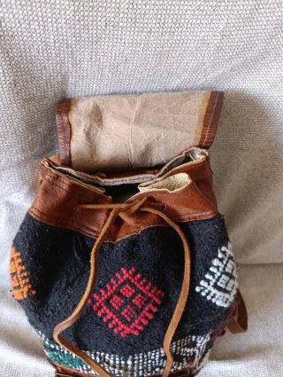 Mochila Cuero y Tejido Étnico