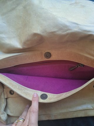 Bolso de hombro beige de piel