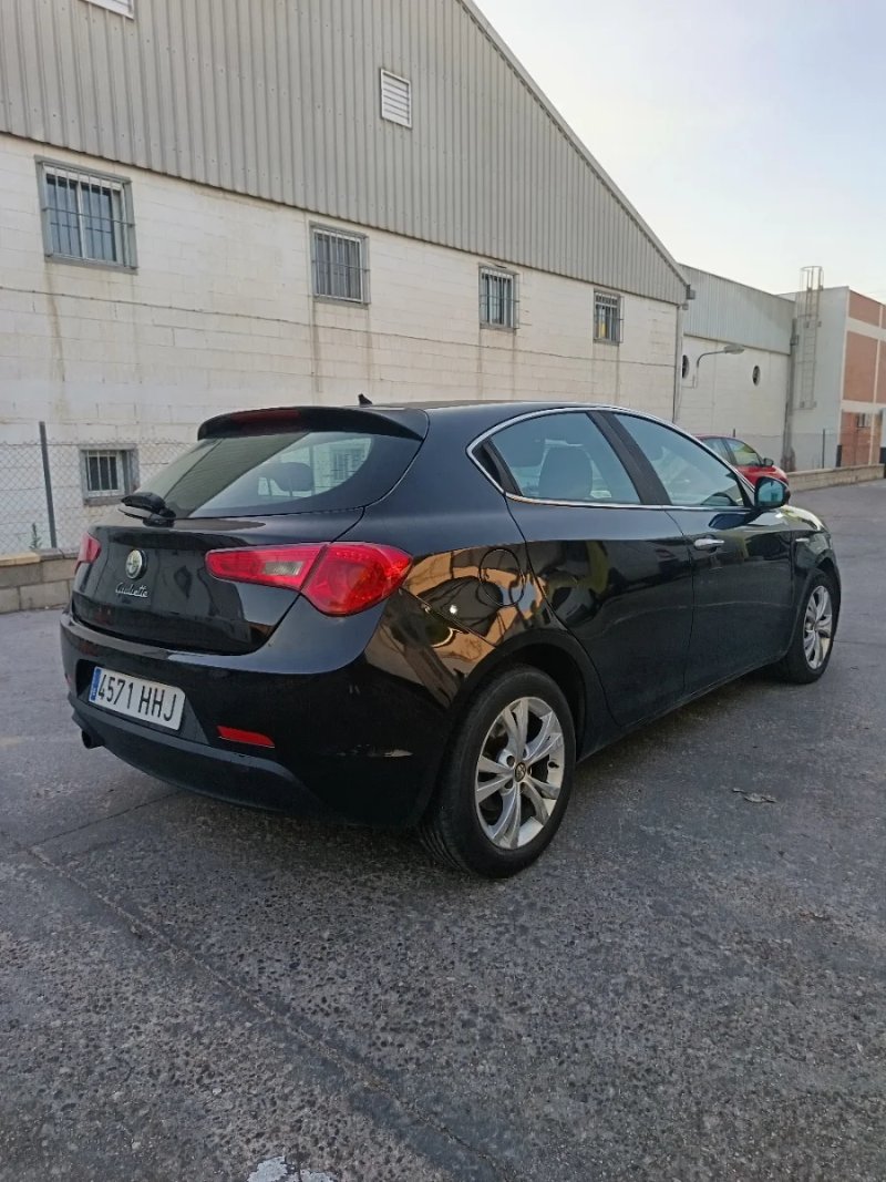 Alfa Romeo Giulietta 2011 - foto 1