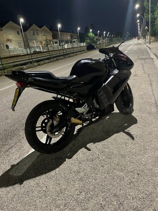 Yamaha TZR Negra
