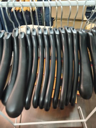 Lote 40 perchas anchas negras