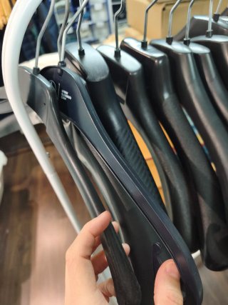 Lote 40 perchas anchas negras