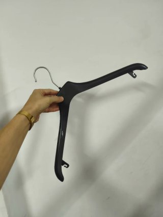 Lote 40 perchas anchas negras