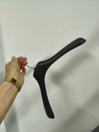 Lote 40 perchas anchas negras