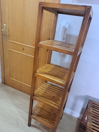 Mesa auxiliar/estantería de madera