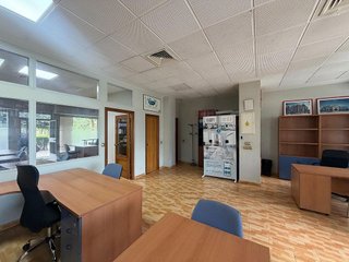 Local comercial en alquiler en Parque Alcosa - Jardines del Edén en Sevilla