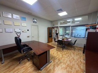 Local comercial en alquiler en Parque Alcosa - Jardines del Edén en Sevilla
