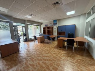 Local comercial en alquiler en Parque Alcosa - Jardines del Edén en Sevilla