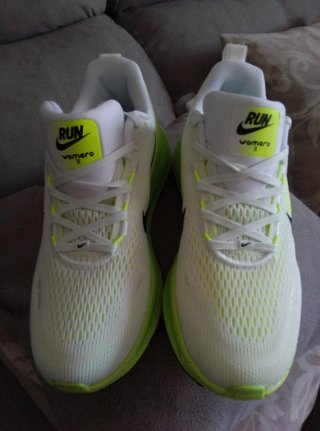 Nike Vomero 18 Talla 38-40 Verde/Blanco