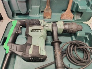 Martillo demoledor Hitachi con cinceles