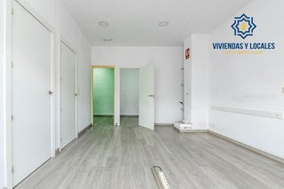 Local comercial en venta en Cervantes en Granada