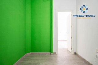 Local comercial en venta en Cervantes en Granada