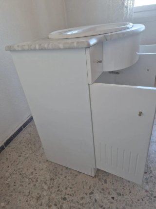 Mueble de baño con lavabo de mármol