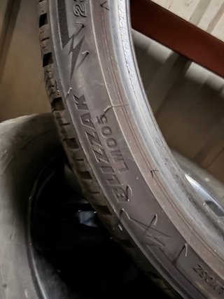 2 Neumáticos Bridgestone Blizzar LM005 235/35/19